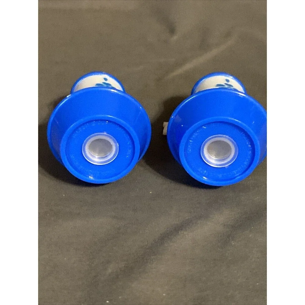 Vintage Salt & Pepper Shaker Set Holland Windmill Dutch Plastic Hong Kong